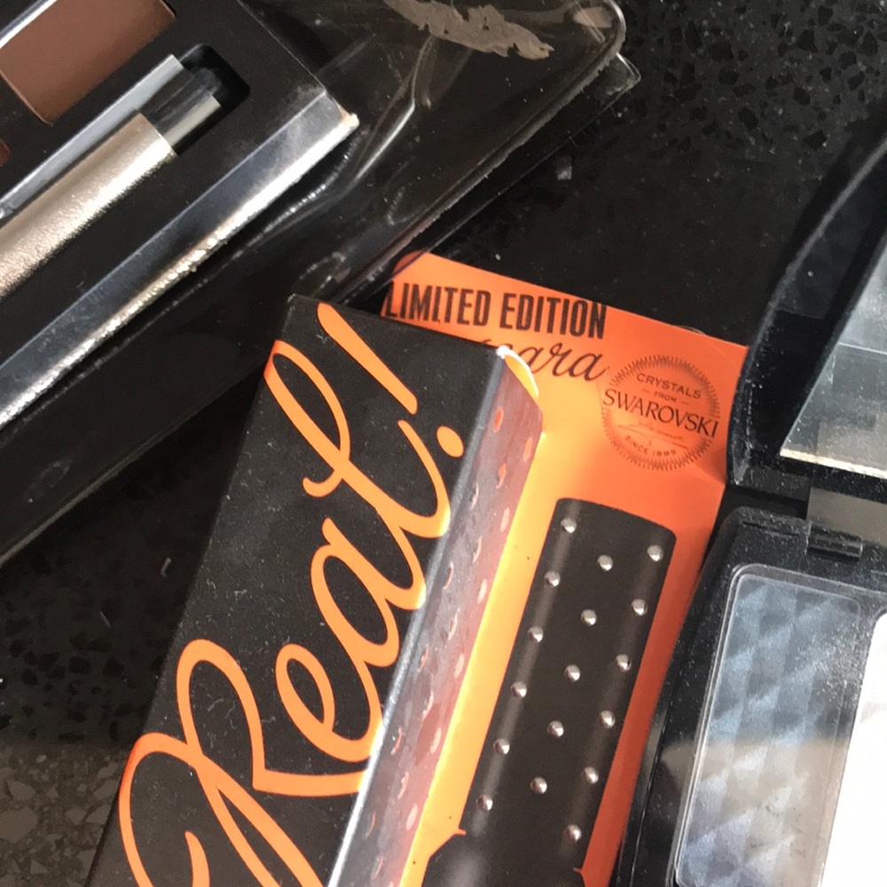 Make-Up Bundle - Picture 6 of 8